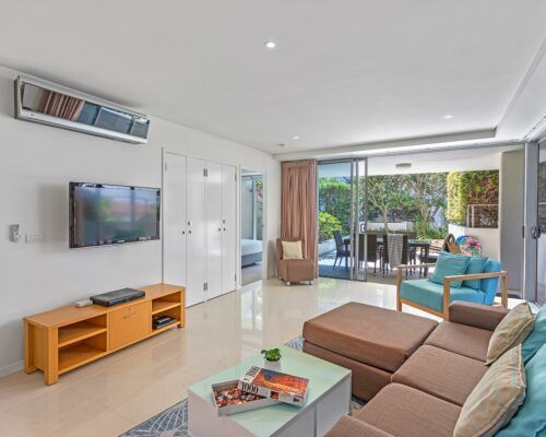 mooloolaba-resort-accommodation-room-102-(1)