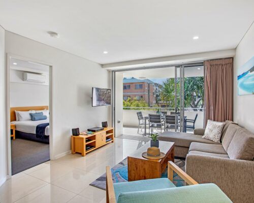 mooloolaba-resort-accommodation-room-204-(2)