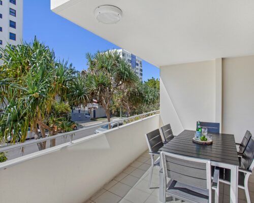 mooloolaba-resort-accommodation-room-204-(3)