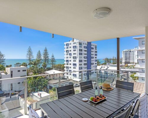 mooloolaba-resort-accommodation-room-602-(1)