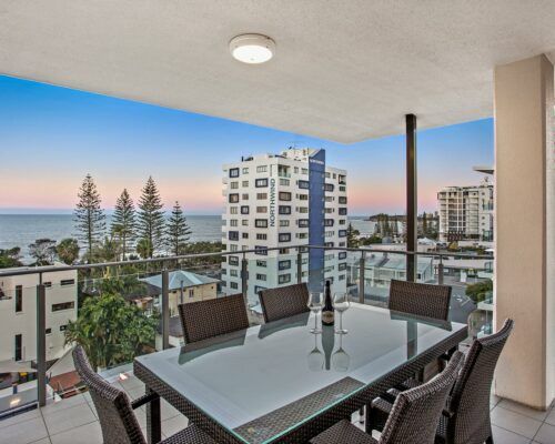 mooloolaba-resort-accommodation-room-702-(1)