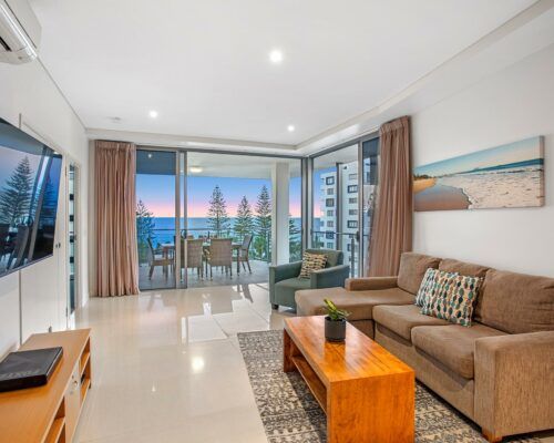 mooloolaba-resort-accommodation-room-702-(2)