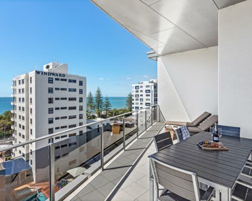 mooloolaba-resort-accommodation-room-805-(1)