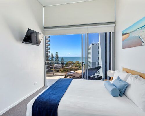 mooloolaba-resort-accommodation-room-805-(6)