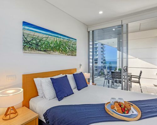 mooloolaba-resort-accommodation-room-806-(3)