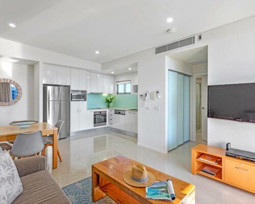 mooloolaba-resort-accommodation-room-806-(4)