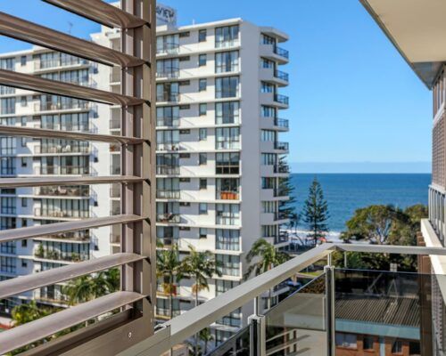 mooloolaba-resort-accommodation-room-806-(5)